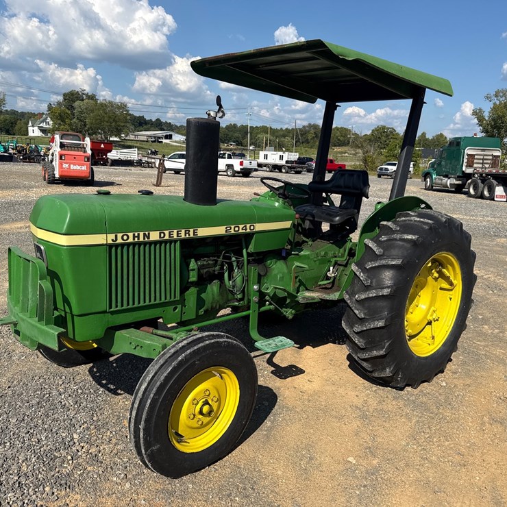 JOHN DEERE 2040