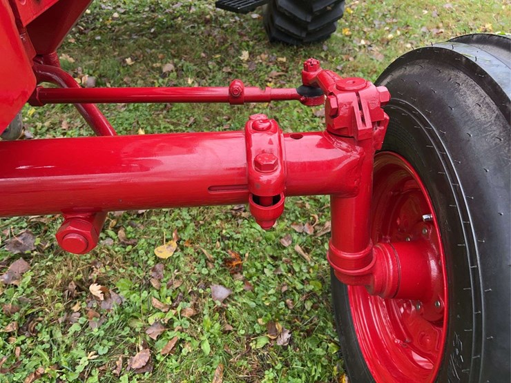 1970-656-farmall-hydro-diesel-row-crop-golden-demonstrator-image-17