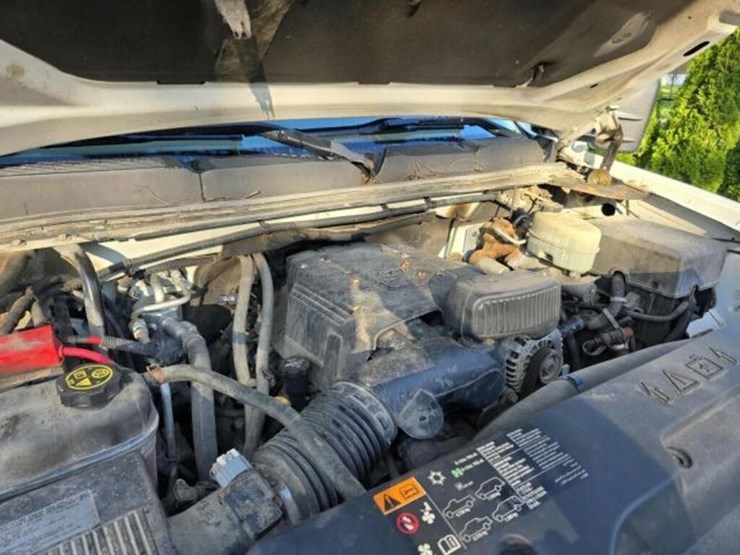 2014-chevrolet-3500-image-31