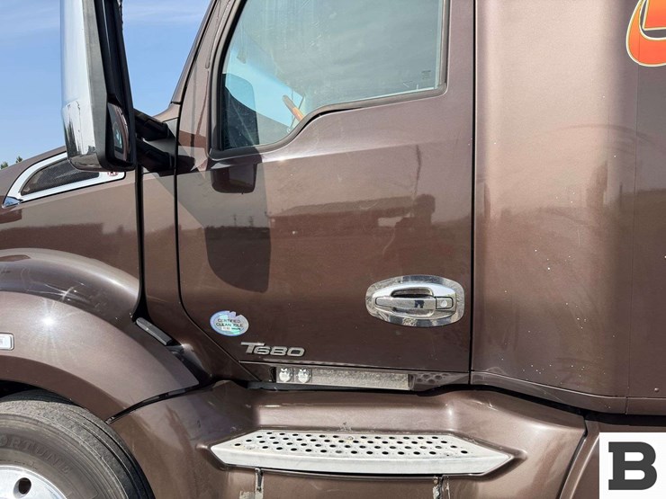 2016-kenworth-t680-image-14