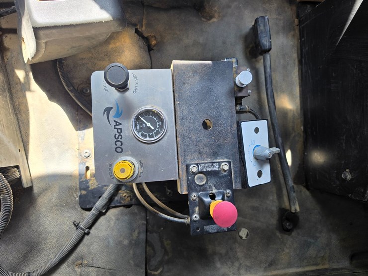 #25407-•-2005-volvo-vhd-quad-axle-dump-truck-image-92