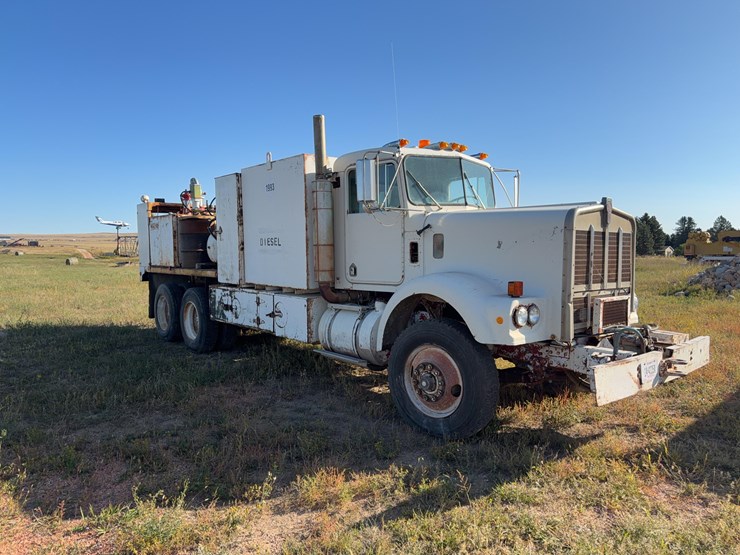 1971-kenworth-lube-truck-image-3