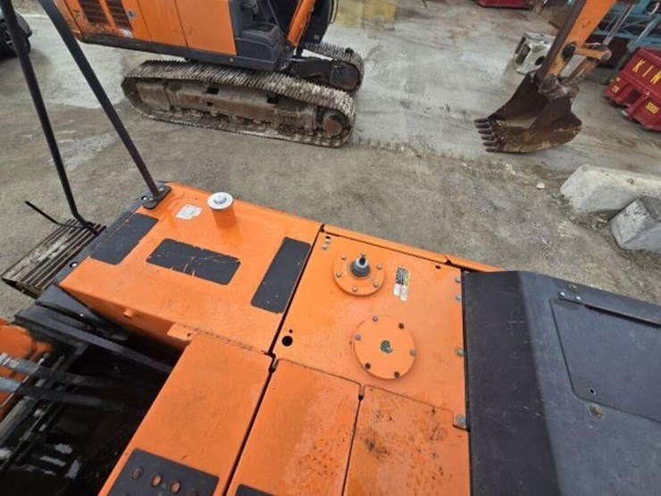 2016-hitachi-zx350-lc-image-50