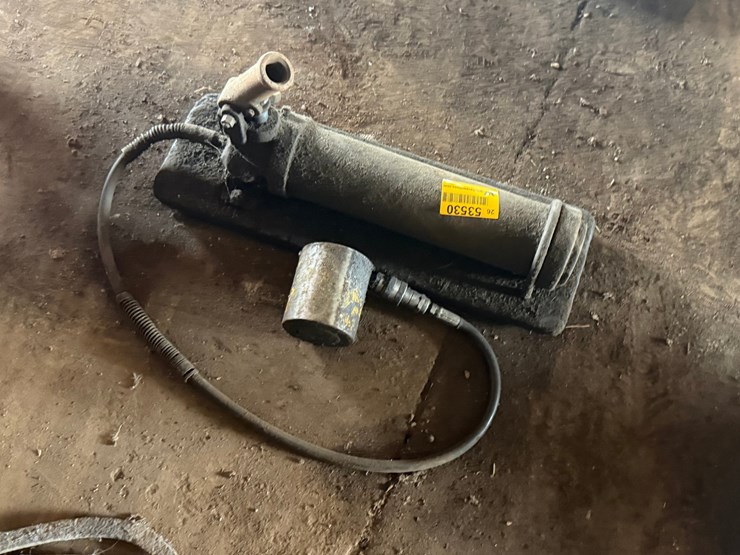 #53530-•-grease-pump-inv#53530-image-1