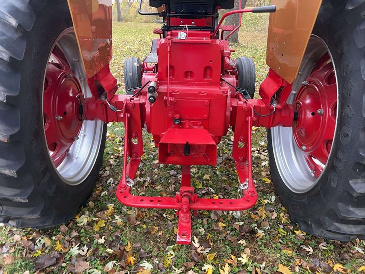 1970-farmall-544-hydro-gas-row-crop-golden-demonstrator-image-43