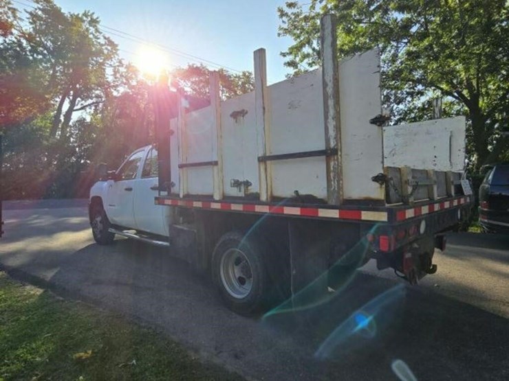 2014-chevrolet-3500-image-9
