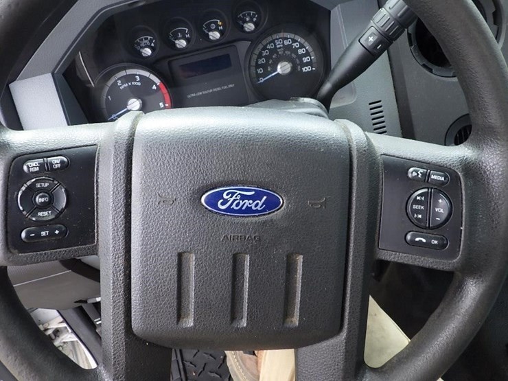 2016-ford-550-image-32
