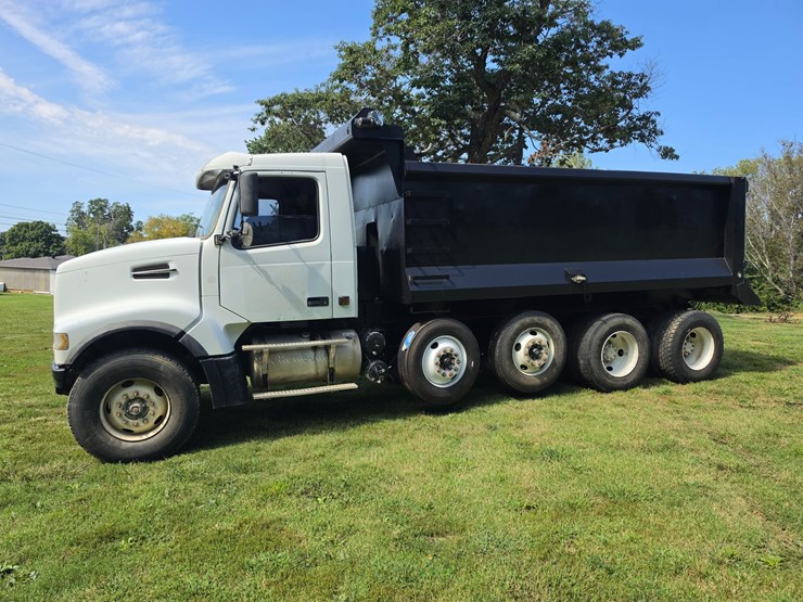 #25407-•-2005-volvo-vhd-quad-axle-dump-truck-image-3