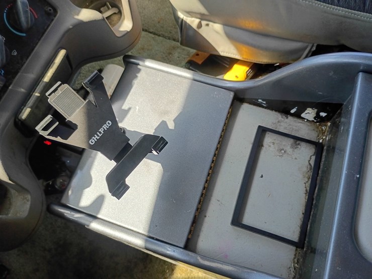 2007-freightliner-m2-106-image-54