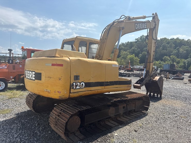 deere-120-image-4