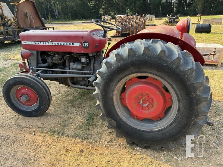 massey-ferguson-135-image-1