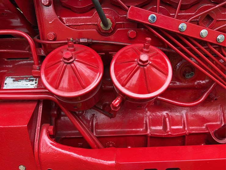 1970-656-farmall-hydro-diesel-row-crop-golden-demonstrator-image-26