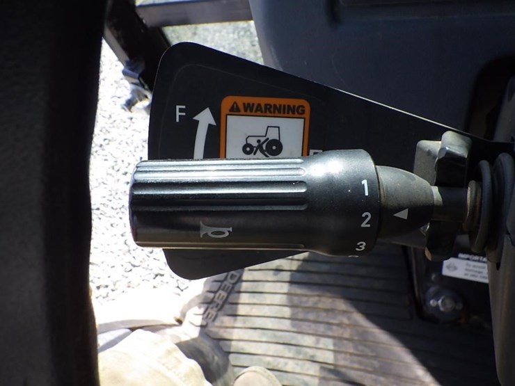 2019-deere-210l-image-44