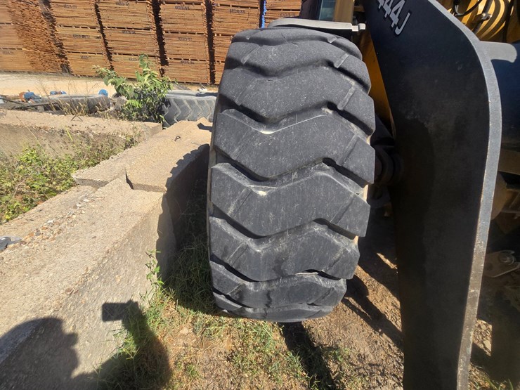 deere-444j-image-81