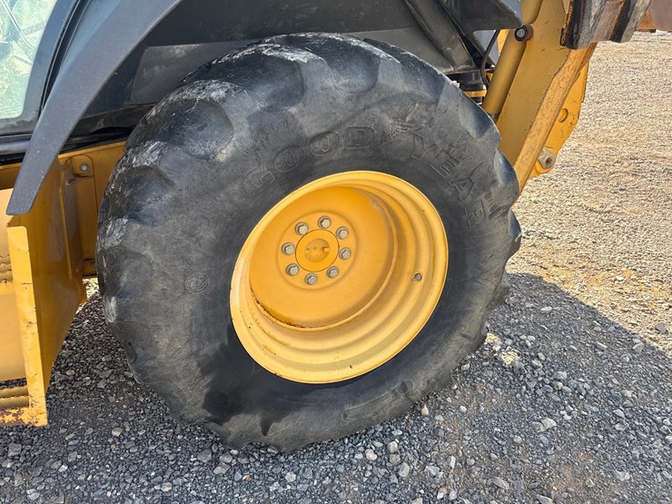 2005-deere-310g-image-10