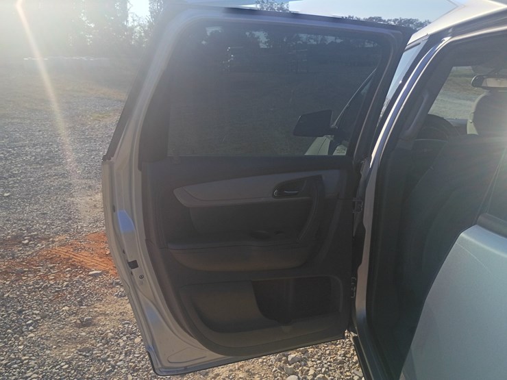 2013-chevrolet-traverse-image-52