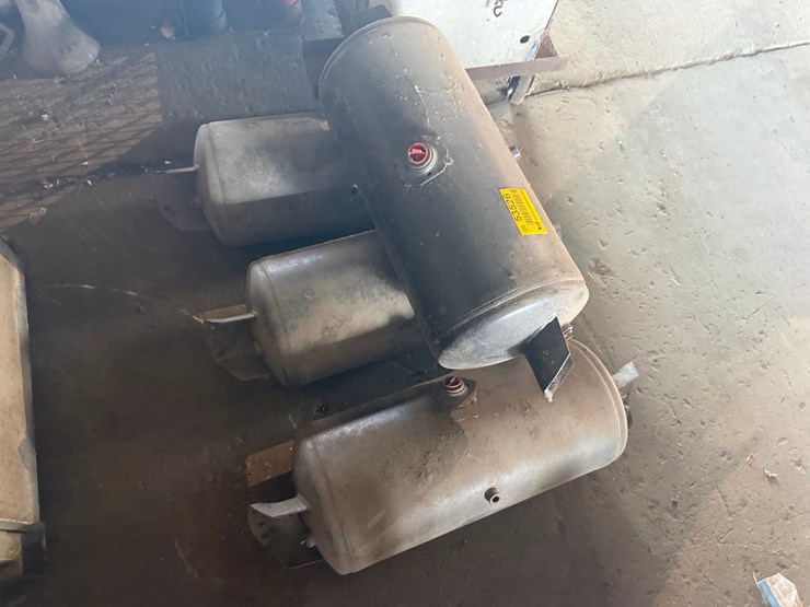 #53526-•-lot-of-(4)-air-brake-tanks-inv#53526-image-3