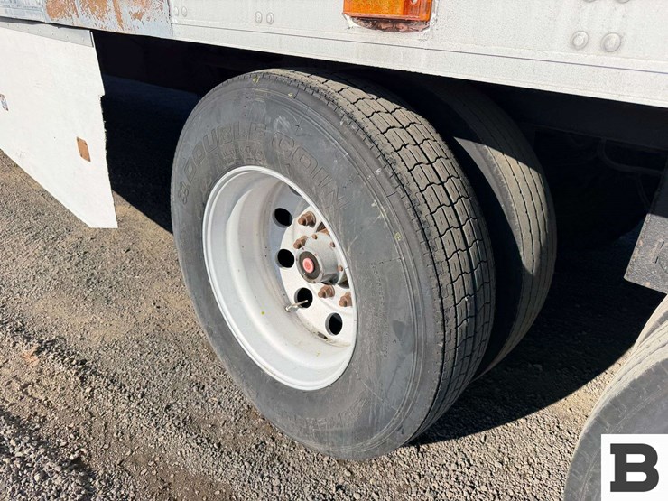 2013-utility-reefer-van-image-19