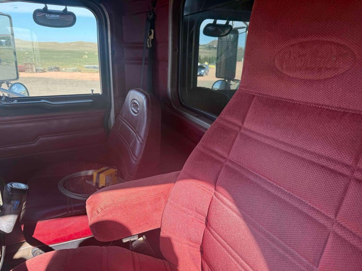 1995-peterbilt-357-image-14
