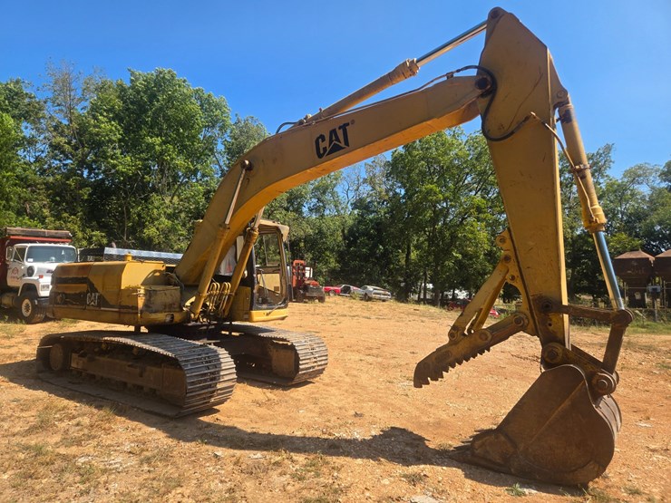 caterpillar-320-image-16