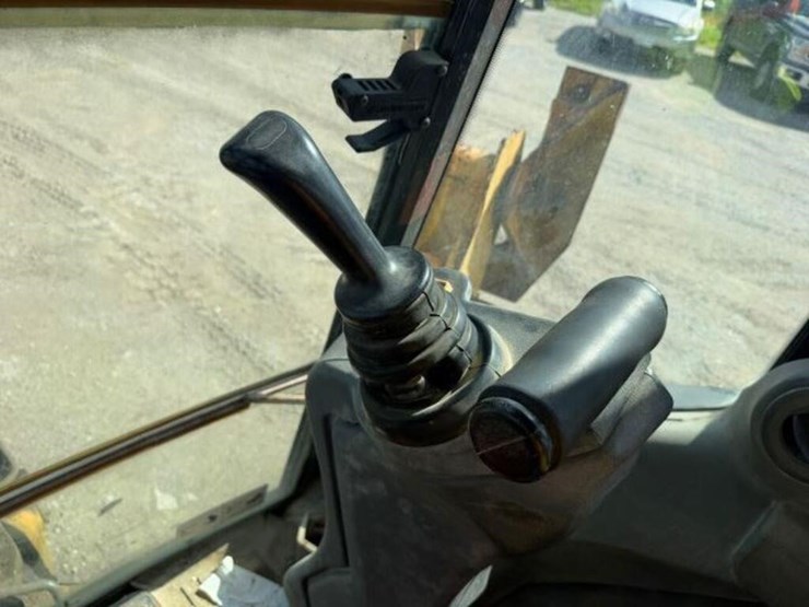 2011-deere-310sj-image-17