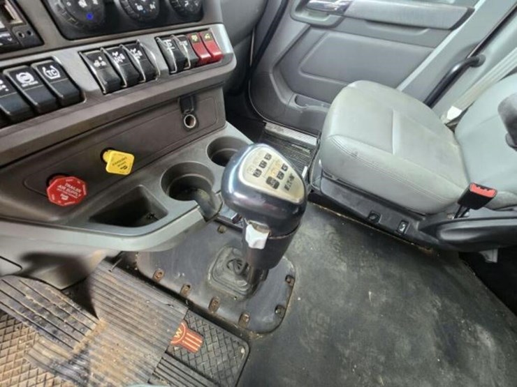 2016-kenworth-t680-image-16