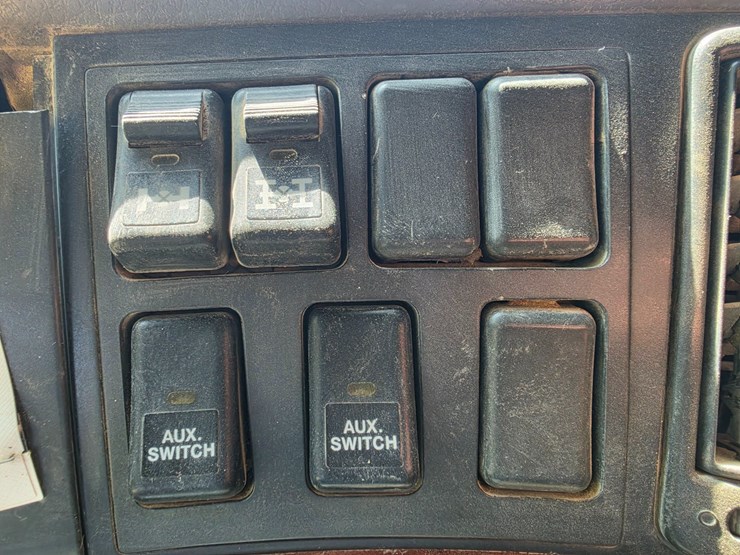 #25407-•-2005-volvo-vhd-quad-axle-dump-truck-image-94