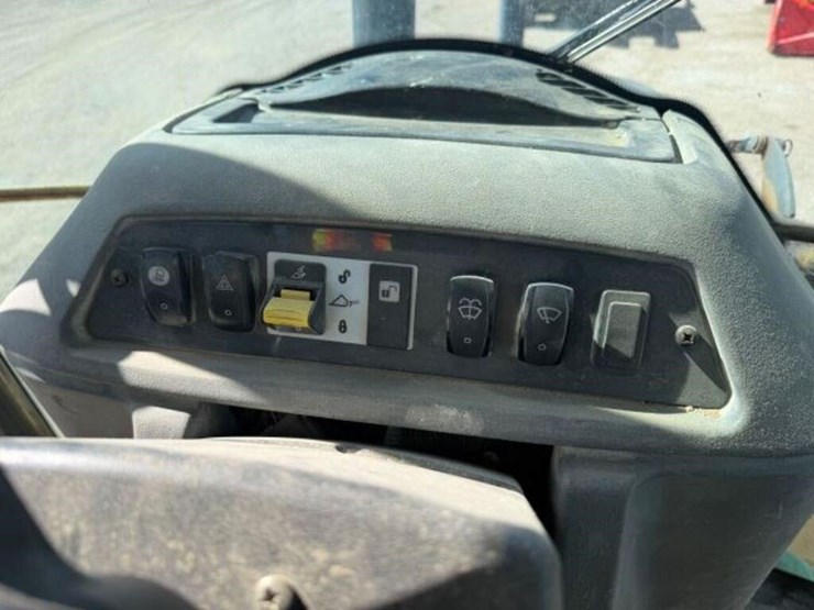 2011-deere-310sj-image-8