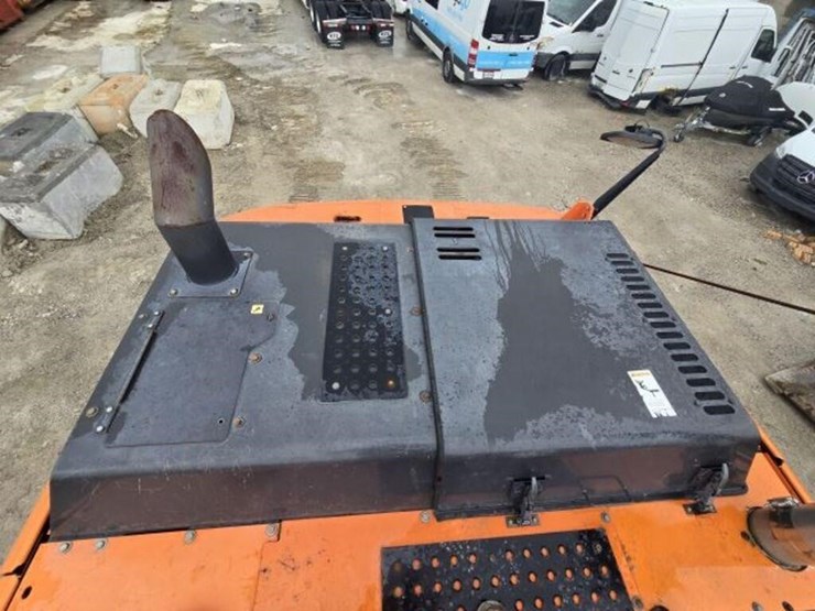 2016-hitachi-zx350-lc-image-45
