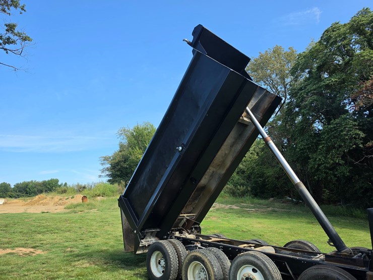 #25407-•-2005-volvo-vhd-quad-axle-dump-truck-image-25