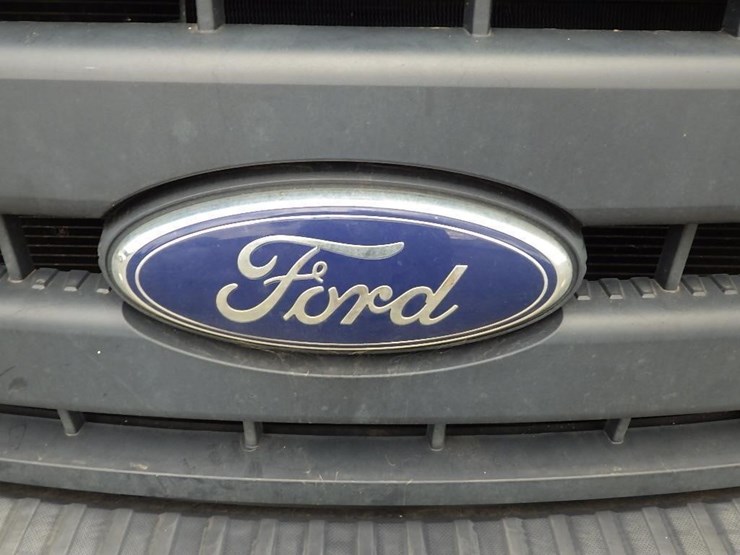 2016-ford-550-image-9