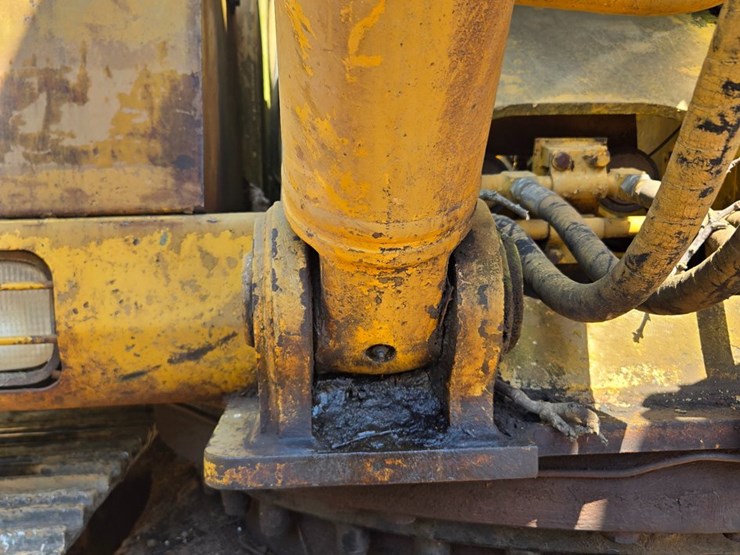 caterpillar-320-image-104