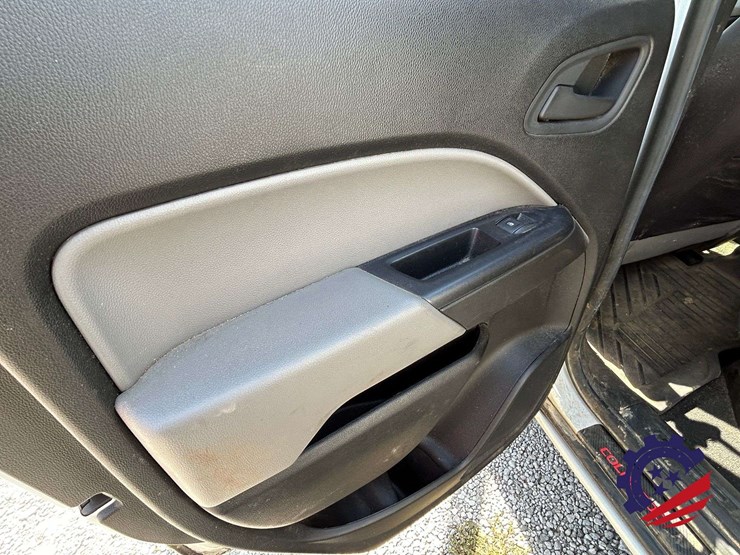 2021-chevrolet-colorado-image-30