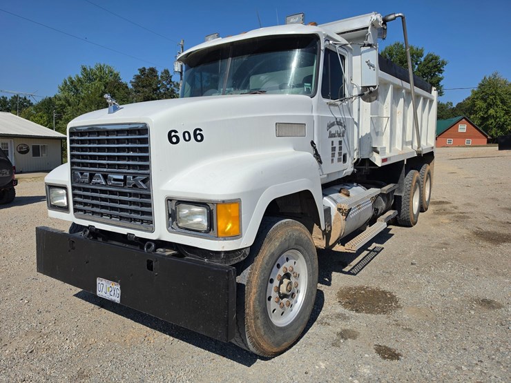 1996-mack-ch600-image-1