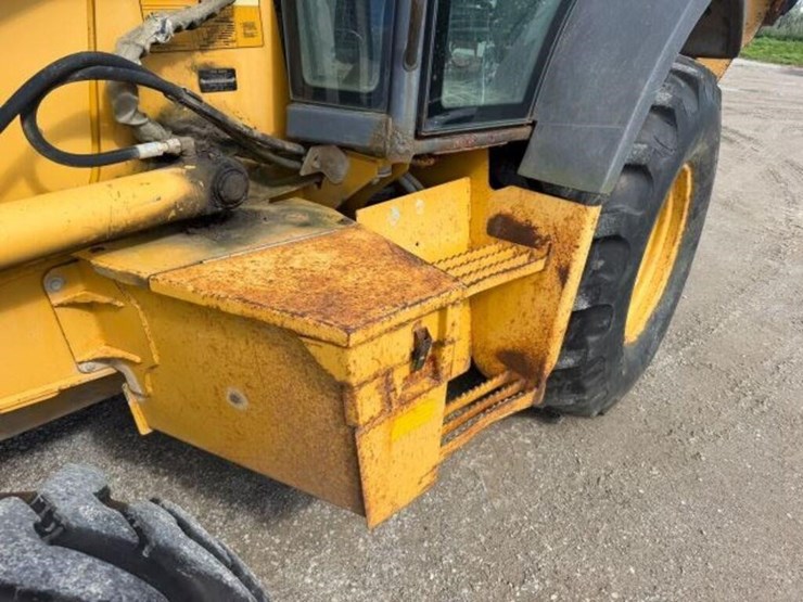 2011-deere-310sj-image-44
