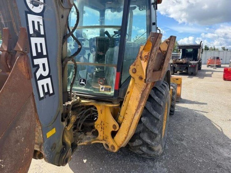 2011-deere-310sj-image-33