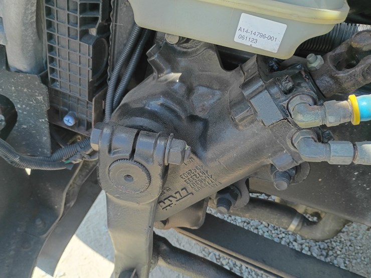 2007-freightliner-m2-106-image-18