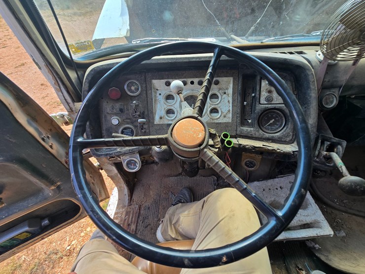 1986-ford-lt8000-image-68