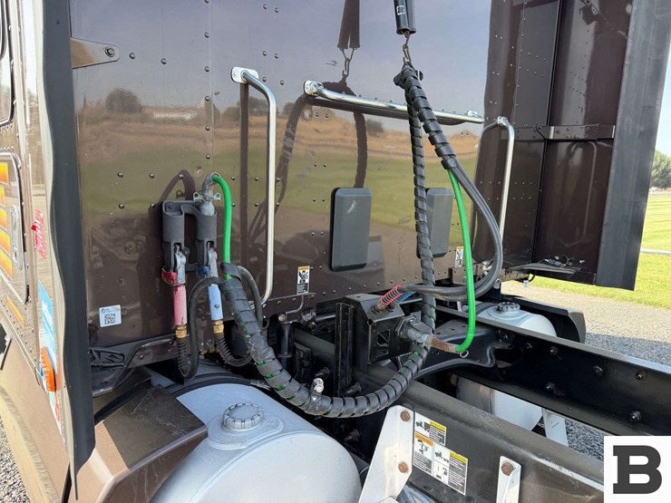 2016-kenworth-t680-image-17