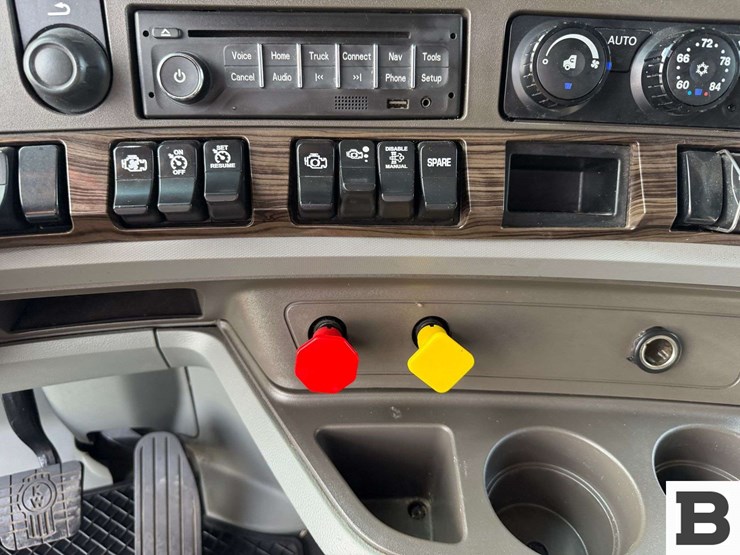 2016-kenworth-t680-image-63