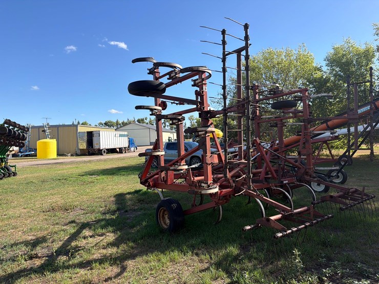 international-55-chisel-plow-image-3