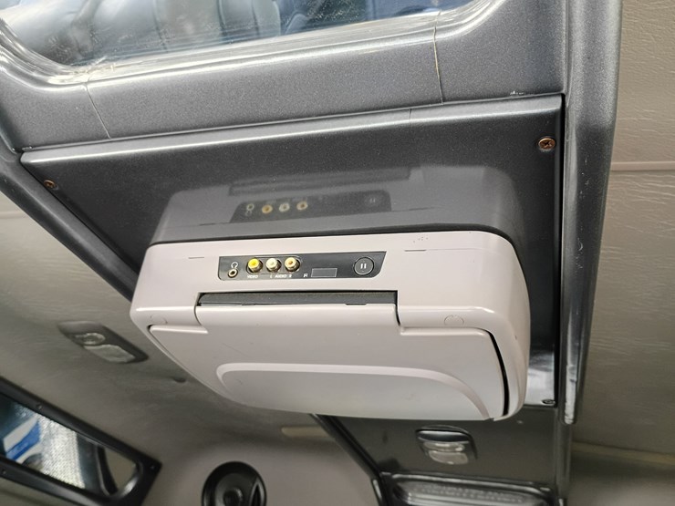 2007-freightliner-m2-106-image-63