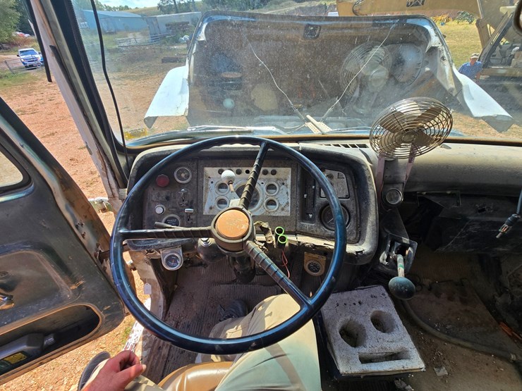 1986-ford-lt8000-image-73