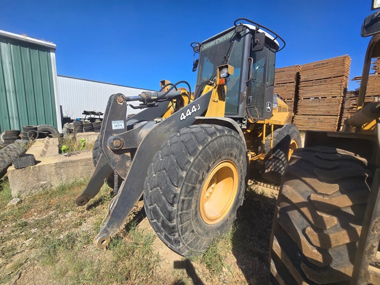 deere-444j-image-2