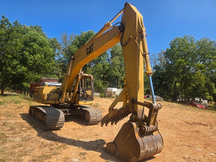 caterpillar-320-image-17