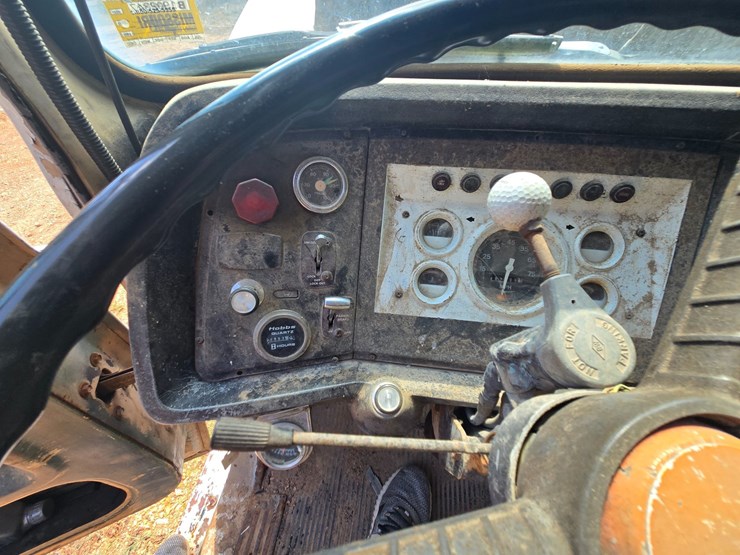 1986-ford-lt8000-image-71