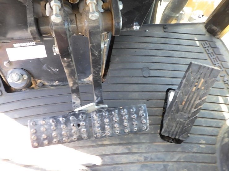 2019-deere-210l-image-42