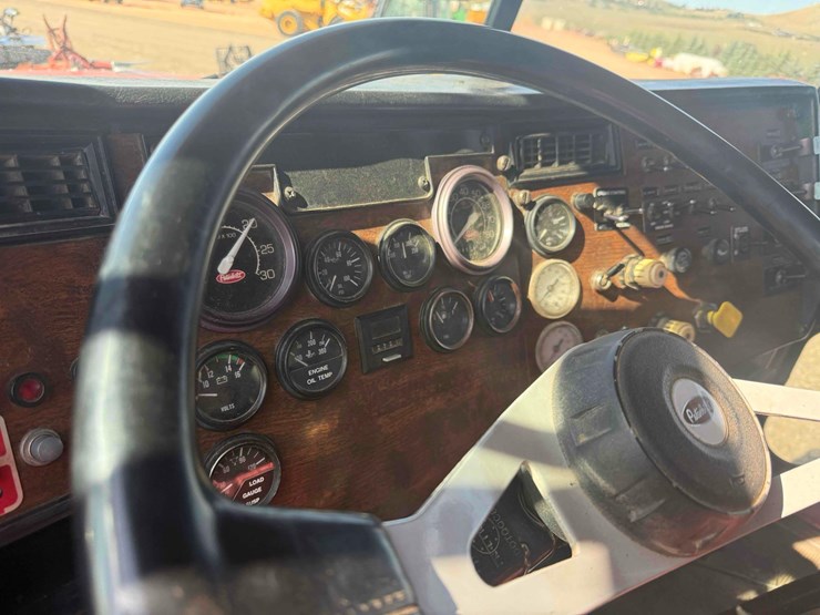 1995-peterbilt-357-image-8