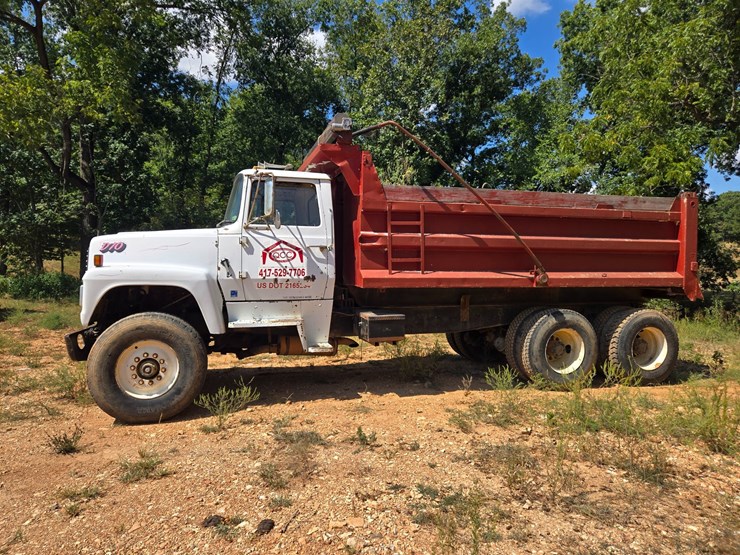 1986-ford-lt8000-image-3