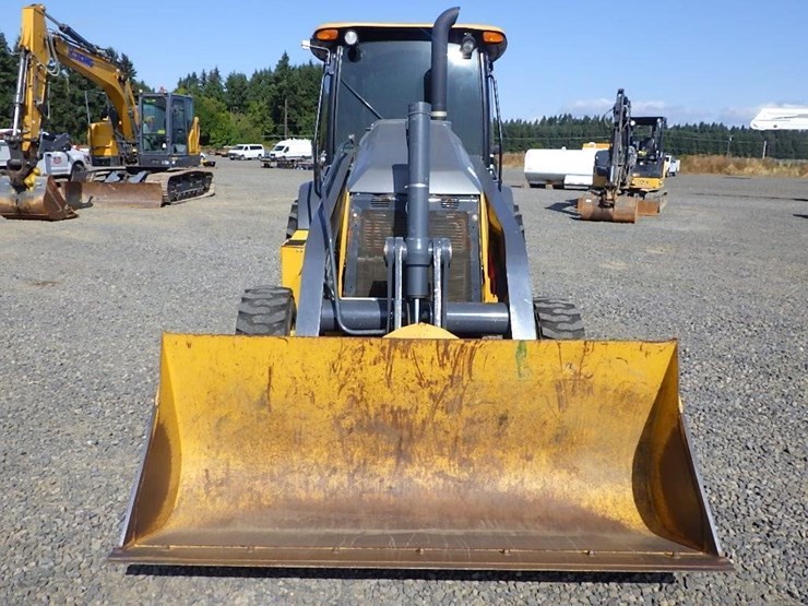 2019-deere-210l-image-8